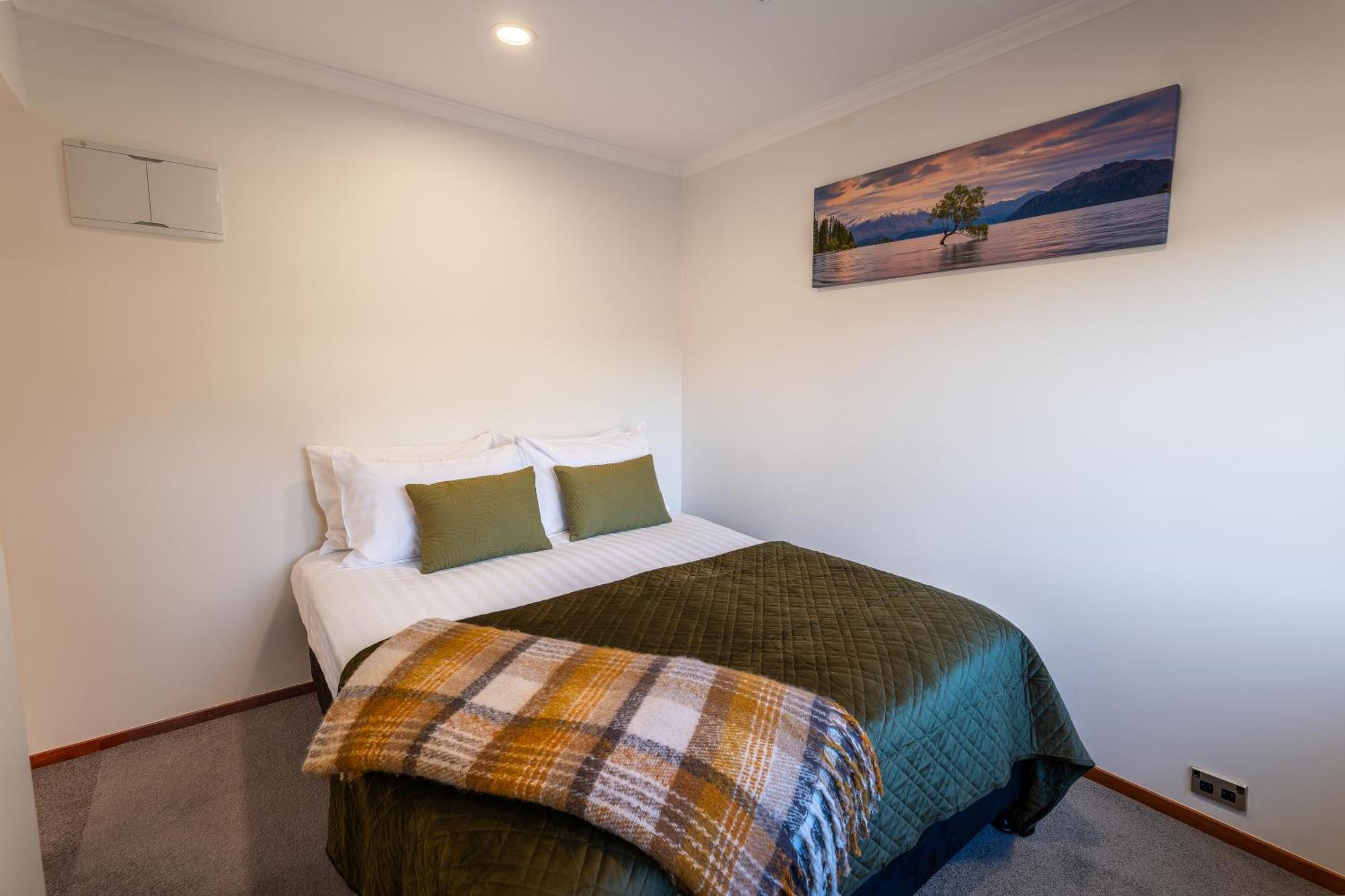 Wanaka Springs Lodge Экстерьер фото