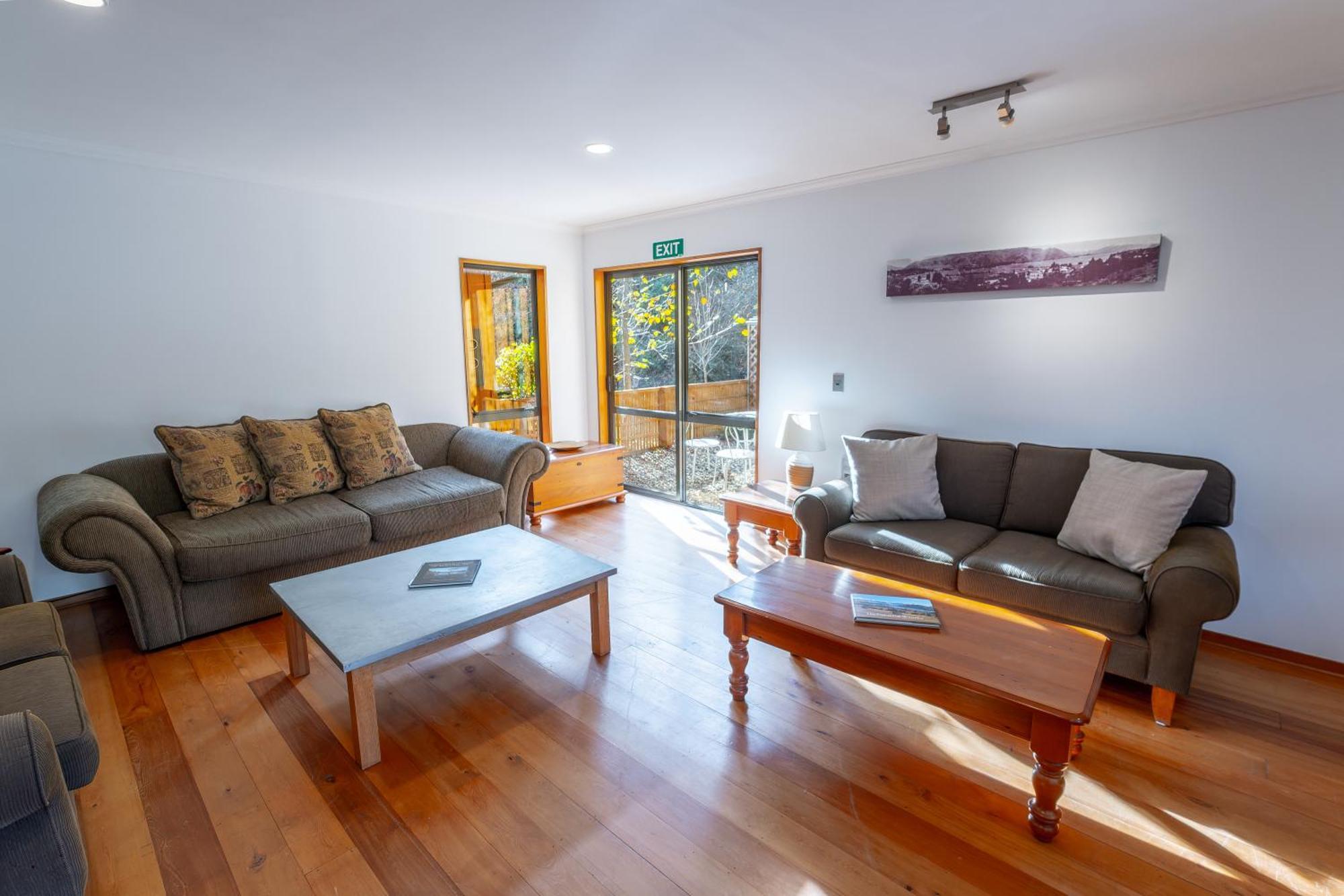 Wanaka Springs Lodge Экстерьер фото