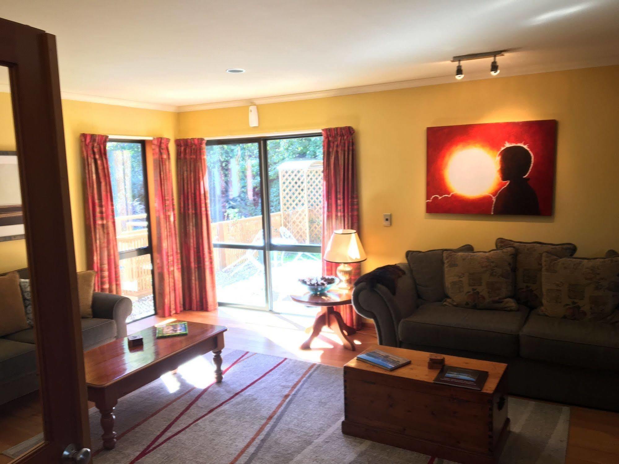 Wanaka Springs Lodge Экстерьер фото